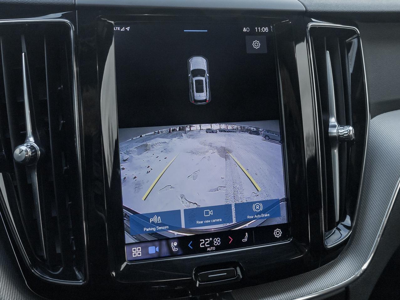 2022 Volvo XC60 Plug-In Hybrid T8 eAWD PHEV R-Design  NEW TIRES  VOLVO CPO Photo