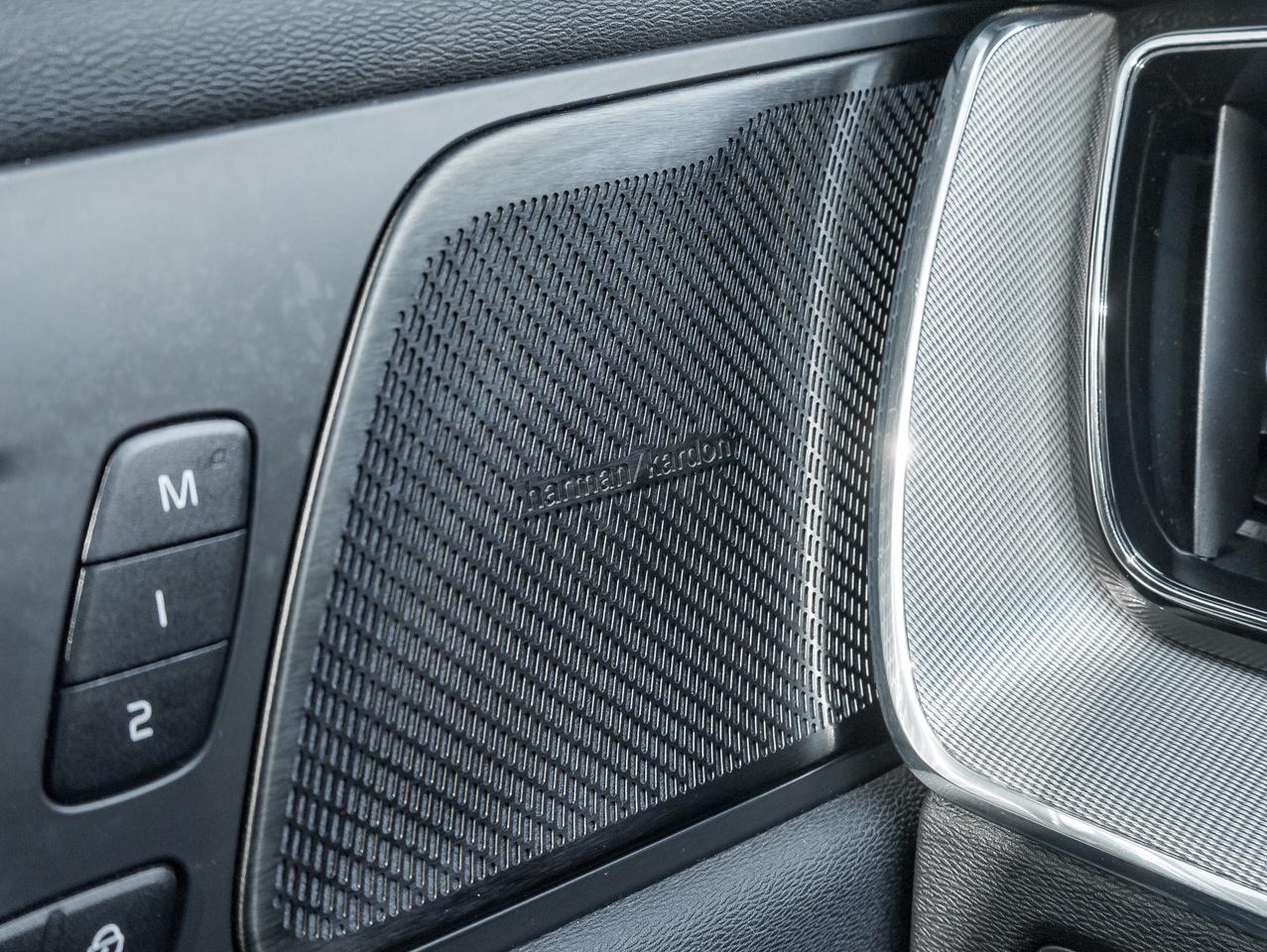 2022 Volvo XC60 Plug-In Hybrid T8 eAWD PHEV R-Design  NEW TIRES  VOLVO CPO Photo