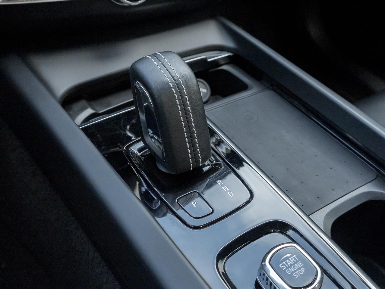 2022 Volvo XC60 Plug-In Hybrid T8 eAWD PHEV R-Design  NEW TIRES  VOLVO CPO Photo