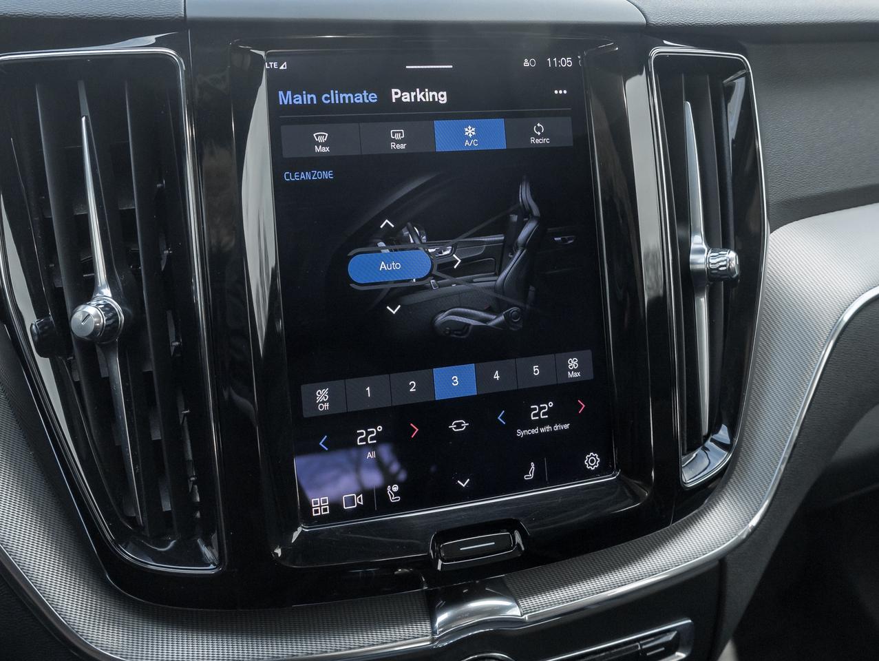 2022 Volvo XC60 Plug-In Hybrid T8 eAWD PHEV R-Design  NEW TIRES  VOLVO CPO Photo