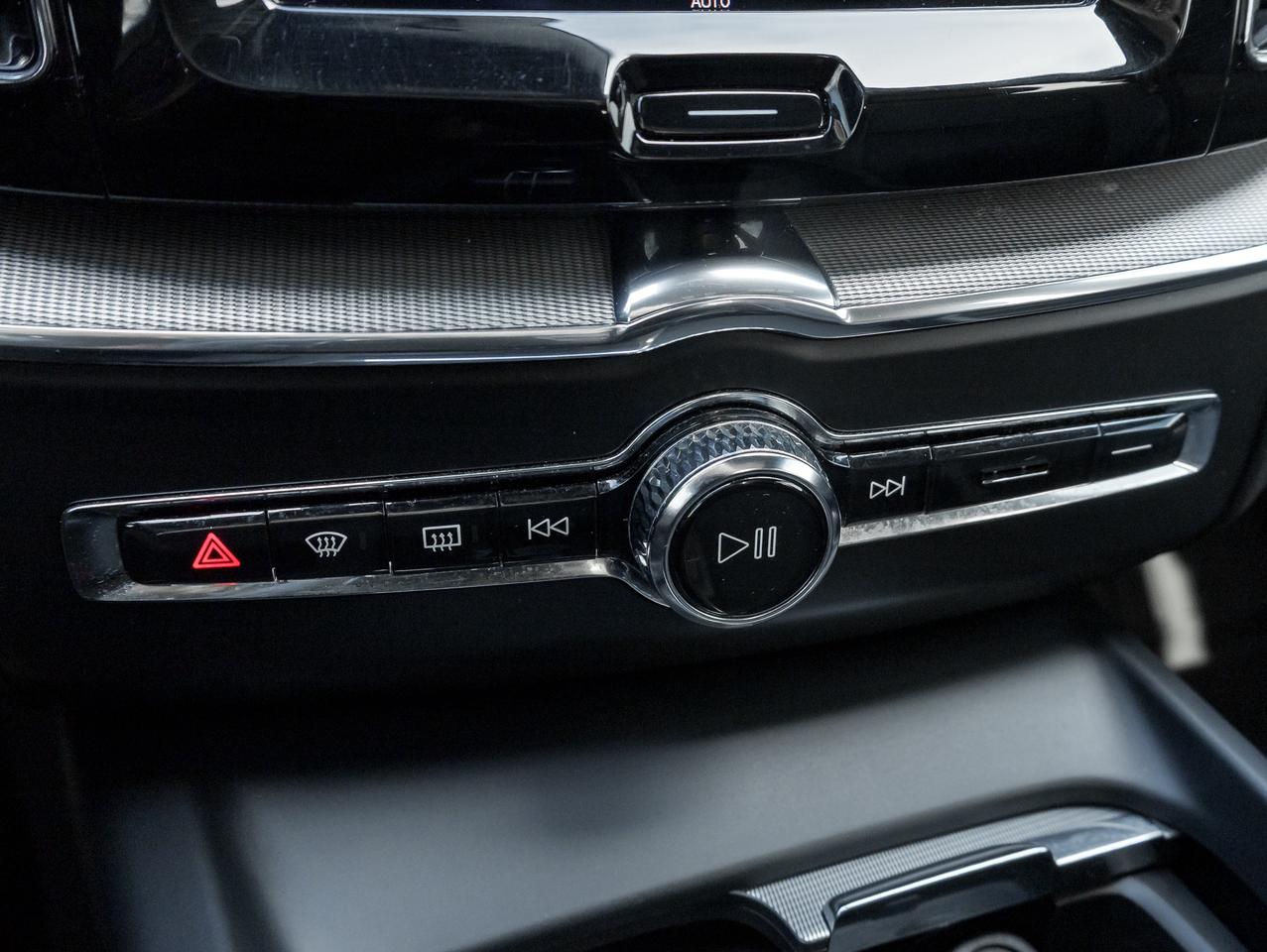 2022 Volvo XC60 Plug-In Hybrid T8 eAWD PHEV R-Design  NEW TIRES  VOLVO CPO Photo