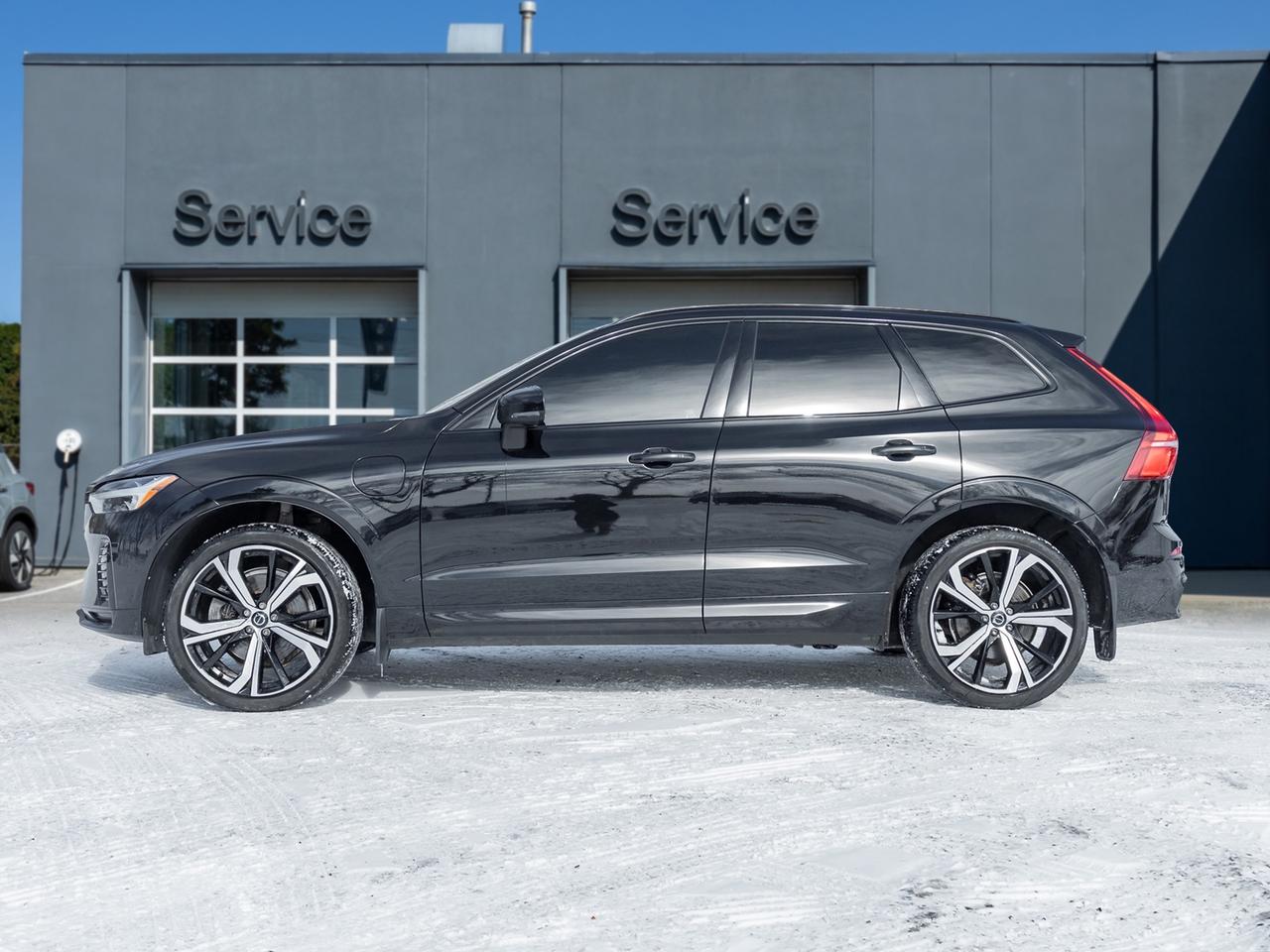 2022 Volvo XC60 Plug-In Hybrid T8 eAWD PHEV R-Design  NEW TIRES  VOLVO CPO Photo