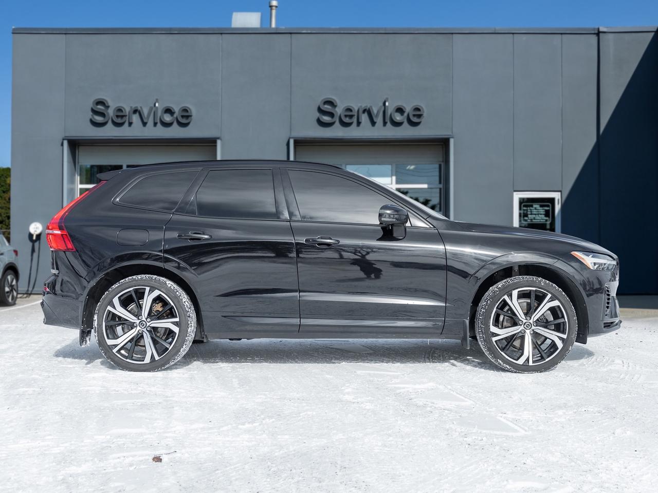 2022 Volvo XC60 Plug-In Hybrid T8 eAWD PHEV R-Design  NEW TIRES  VOLVO CPO Photo