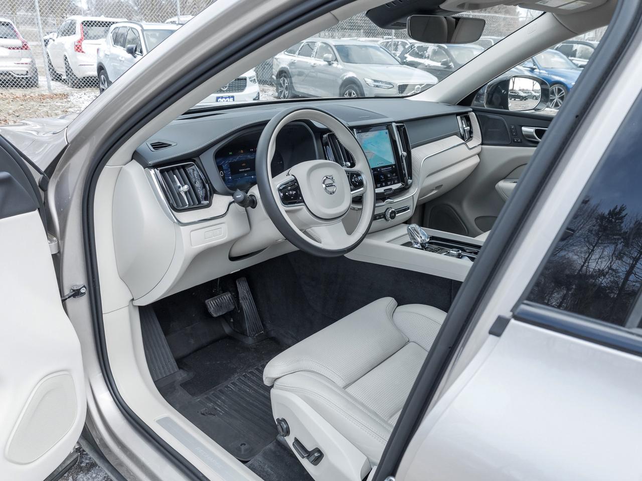 2024 Volvo XC60 Recharge T8 eAWD PHEV ULTIMATE  OFF LEASE  ONE OWNER  CPO Photo