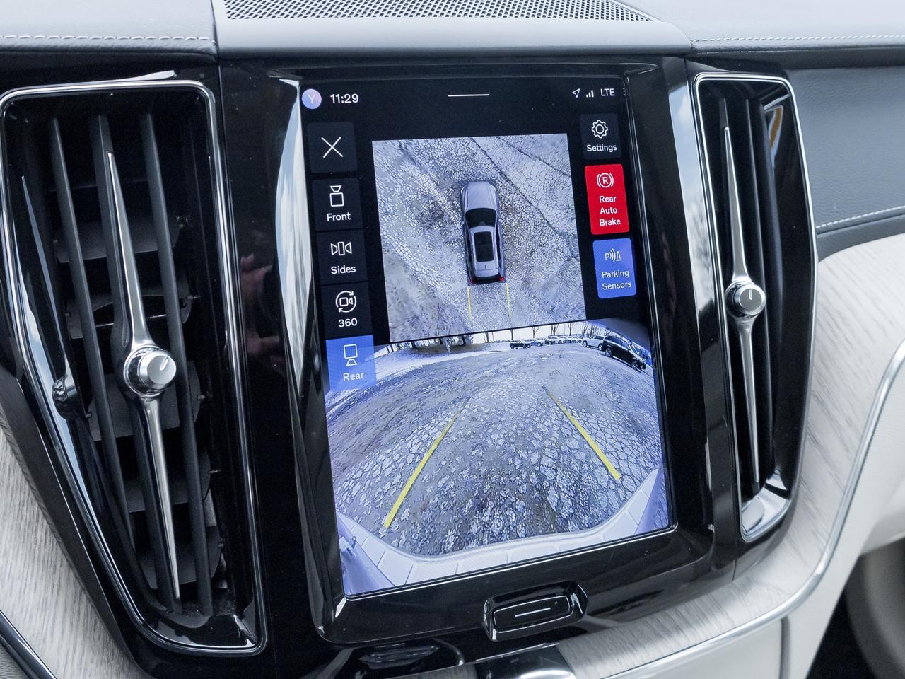 2024 Volvo XC60 Recharge T8 eAWD PHEV ULTIMATE  OFF LEASE  ONE OWNER  CPO Photo