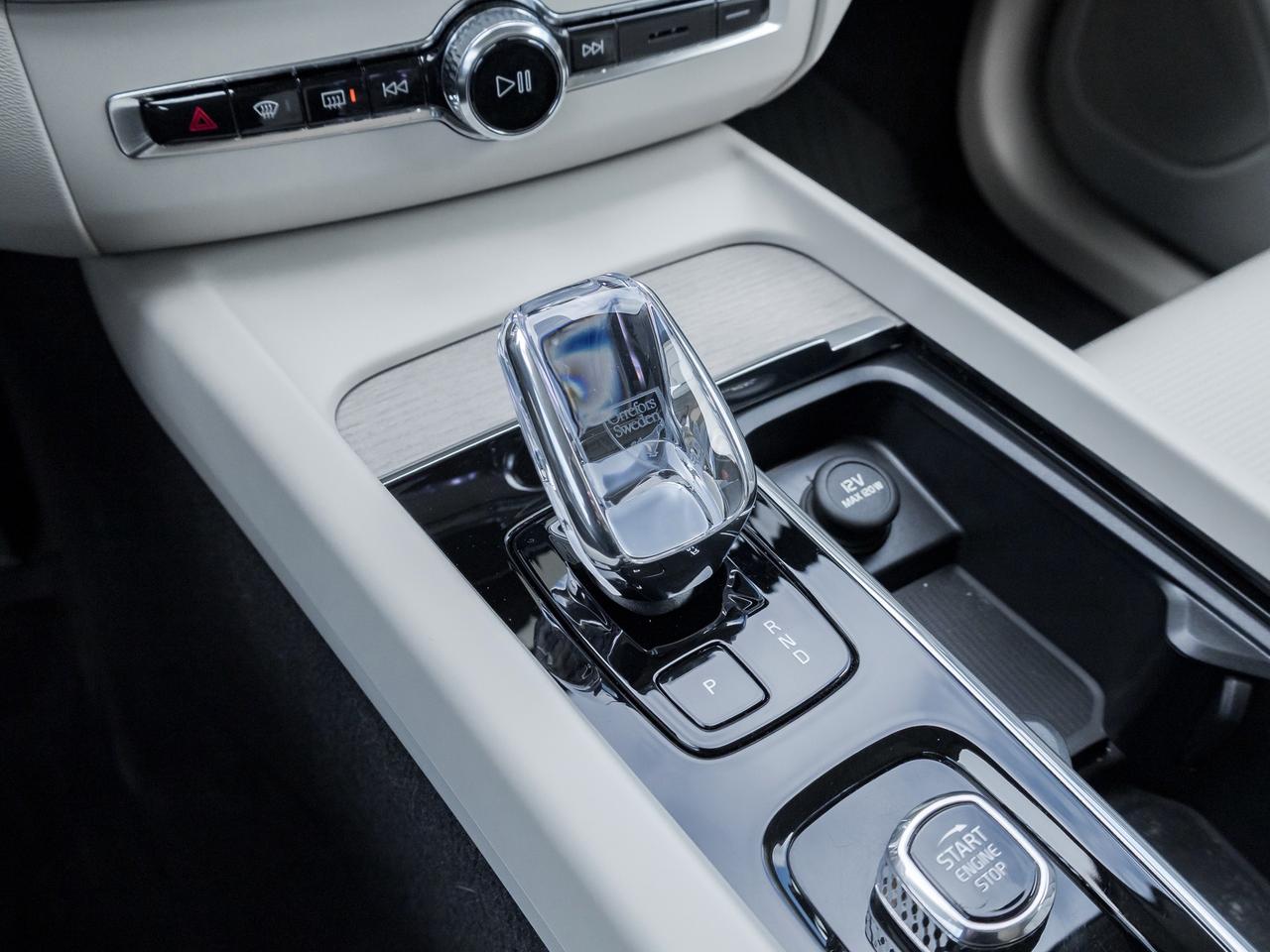 2024 Volvo XC60 Recharge T8 eAWD PHEV ULTIMATE  OFF LEASE  ONE OWNER  CPO Photo
