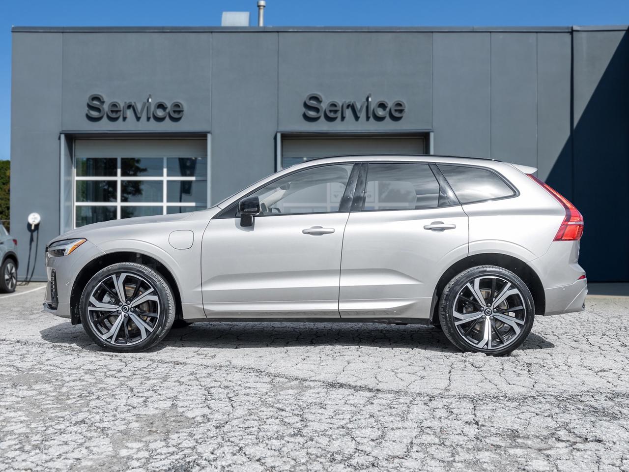 2024 Volvo XC60 Recharge T8 eAWD PHEV ULTIMATE  OFF LEASE  ONE OWNER  CPO Photo2