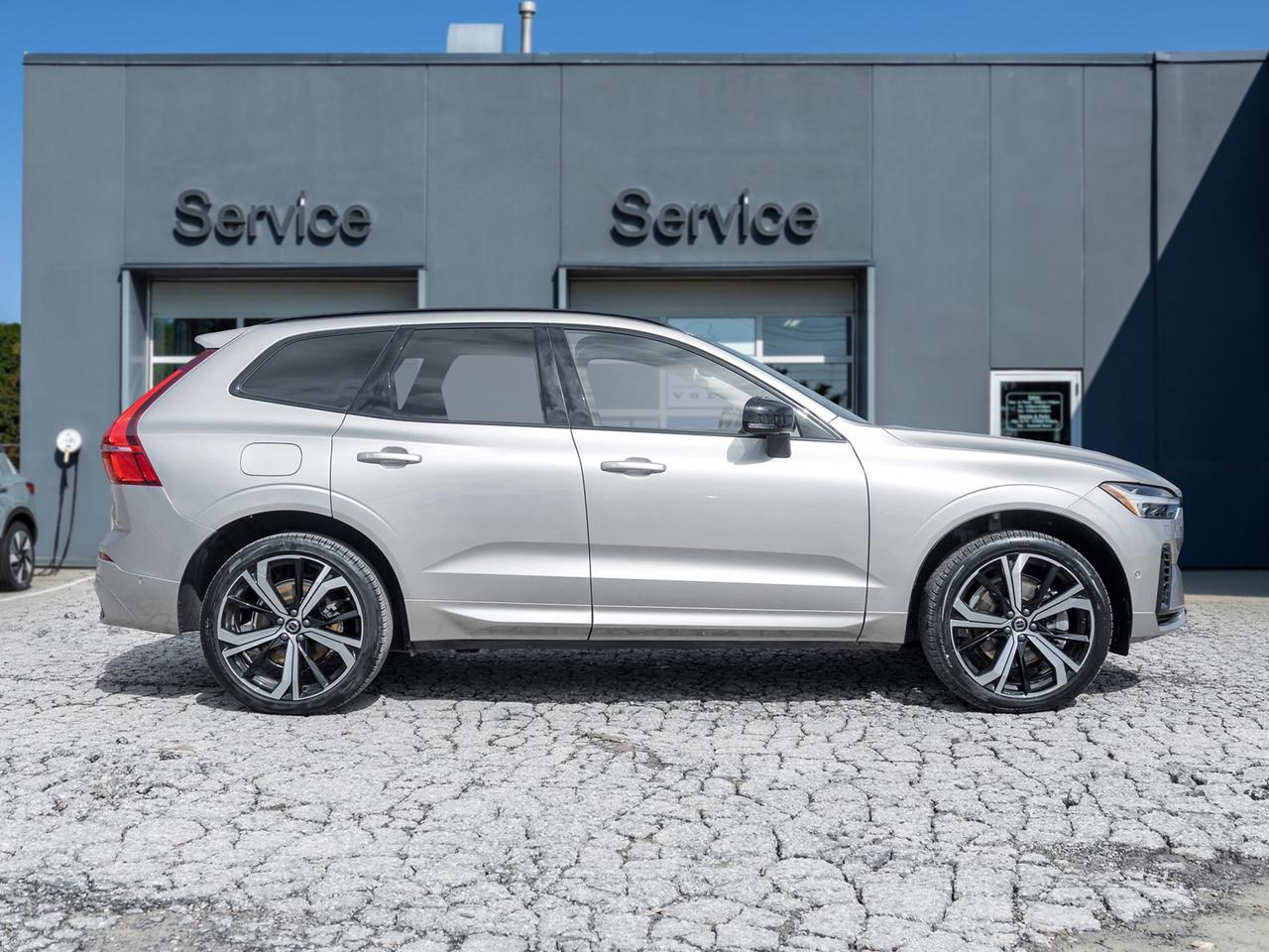 2024 Volvo XC60 Recharge T8 eAWD PHEV ULTIMATE  OFF LEASE  ONE OWNER  CPO Photo