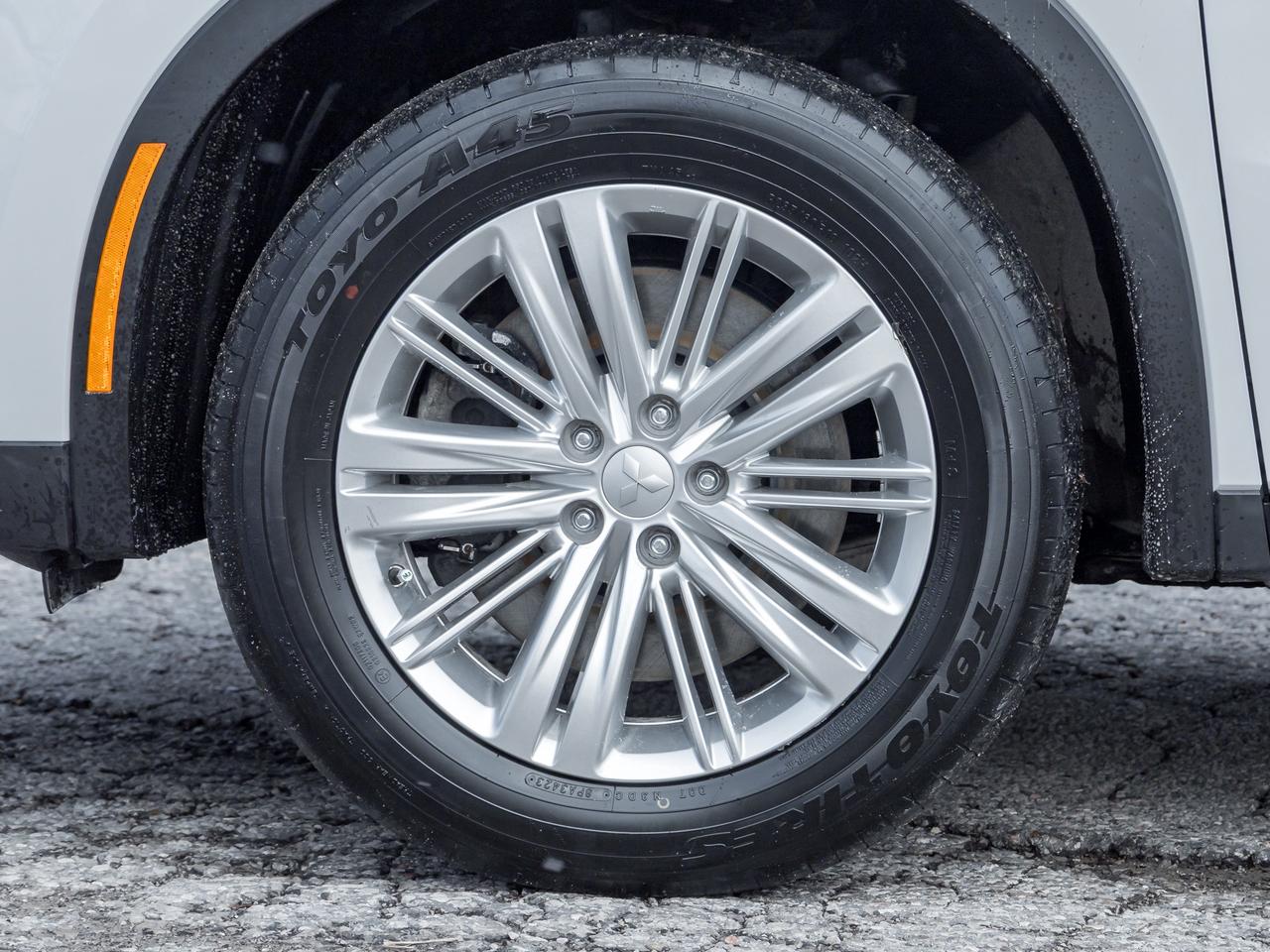 2024 Mitsubishi Outlander SE S-AWC CPO FINANCE RATES FOR AS LOW AS 0.90% Photo3