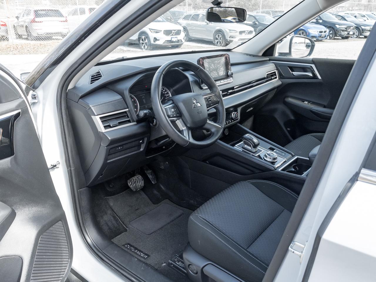 2024 Mitsubishi Outlander SE S-AWC CPO FINANCE RATES FOR AS LOW AS 0.90% Photo