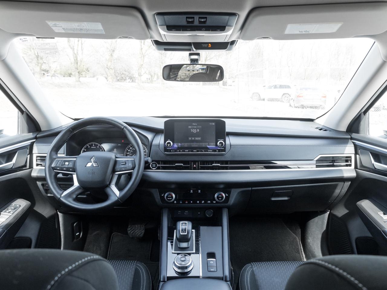 2024 Mitsubishi Outlander SE S-AWC CPO FINANCE RATES FOR AS LOW AS 0.90% Photo