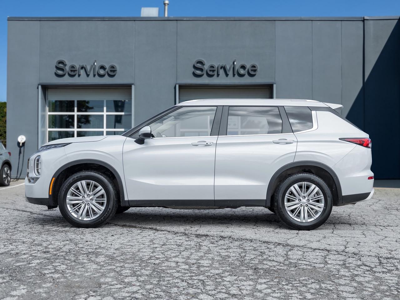 2024 Mitsubishi Outlander SE S-AWC CPO FINANCE RATES FOR AS LOW AS 0.90% Photo2