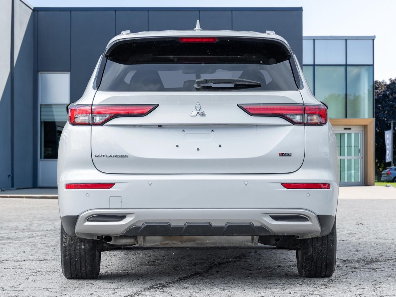 2024 Mitsubishi Outlander SE S-AWC CPO FINANCE RATES FOR AS LOW AS 0.90% Photo