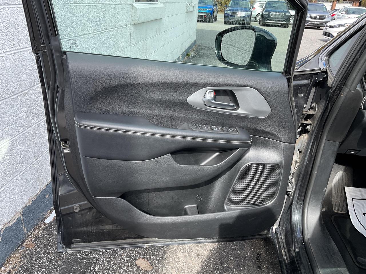 2022 Chrysler Pacifica Touring All-Wheel Drive Passenger Van Photo
