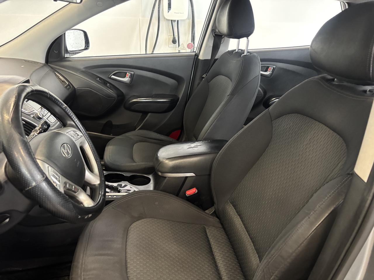 2013 Hyundai Tucson GL AWD  1OWNER   CLEAN CARFAX   53 SERVICE RECORDS Photo