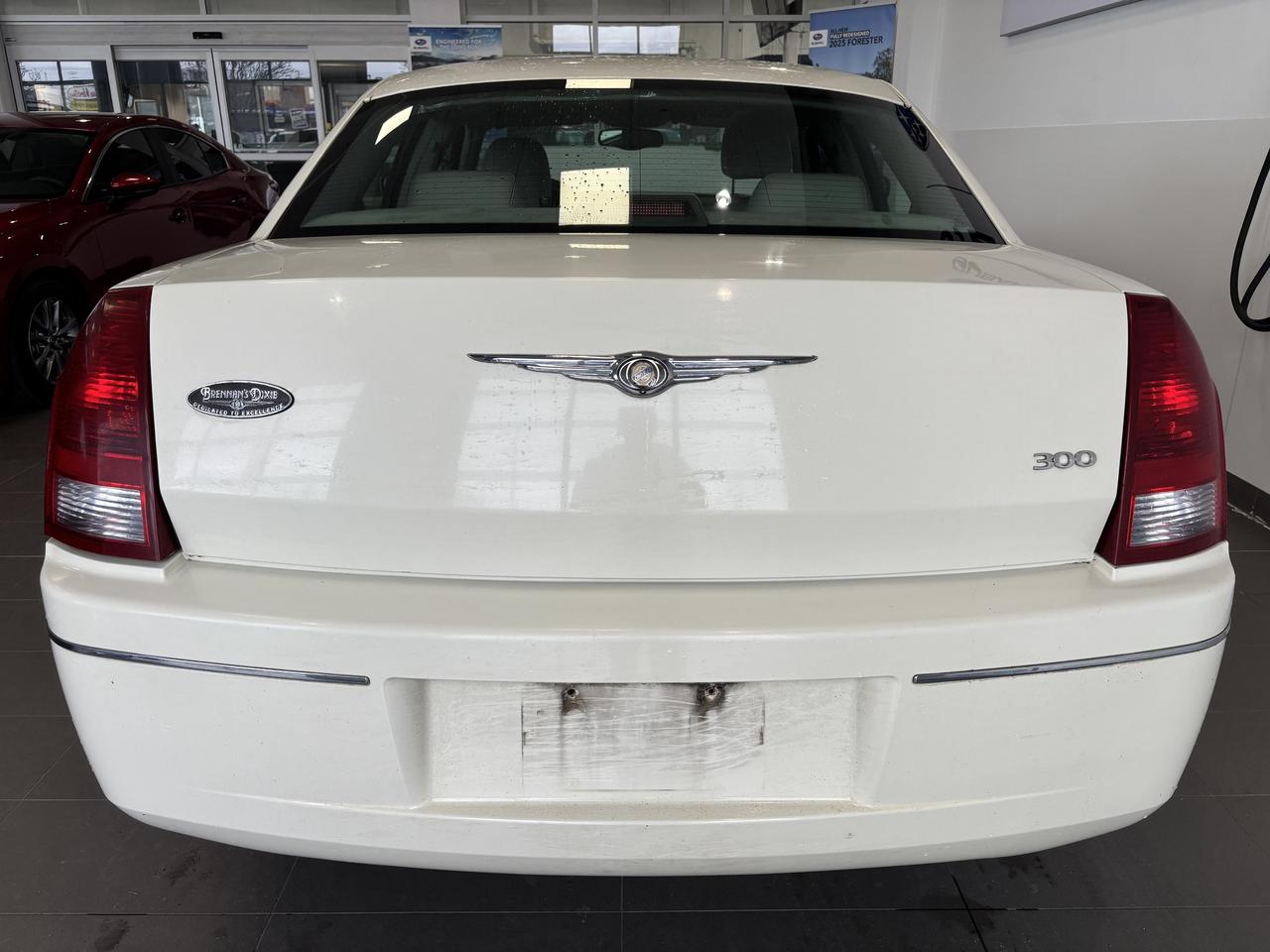 2005 Chrysler 300 RWD  CLEAN CARFAX  LEATHER  SUNROOF  HEATED SEATS Photo