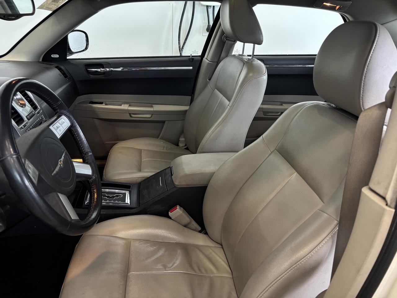 2005 Chrysler 300 RWD  CLEAN CARFAX  LEATHER  SUNROOF  HEATED SEATS Photo