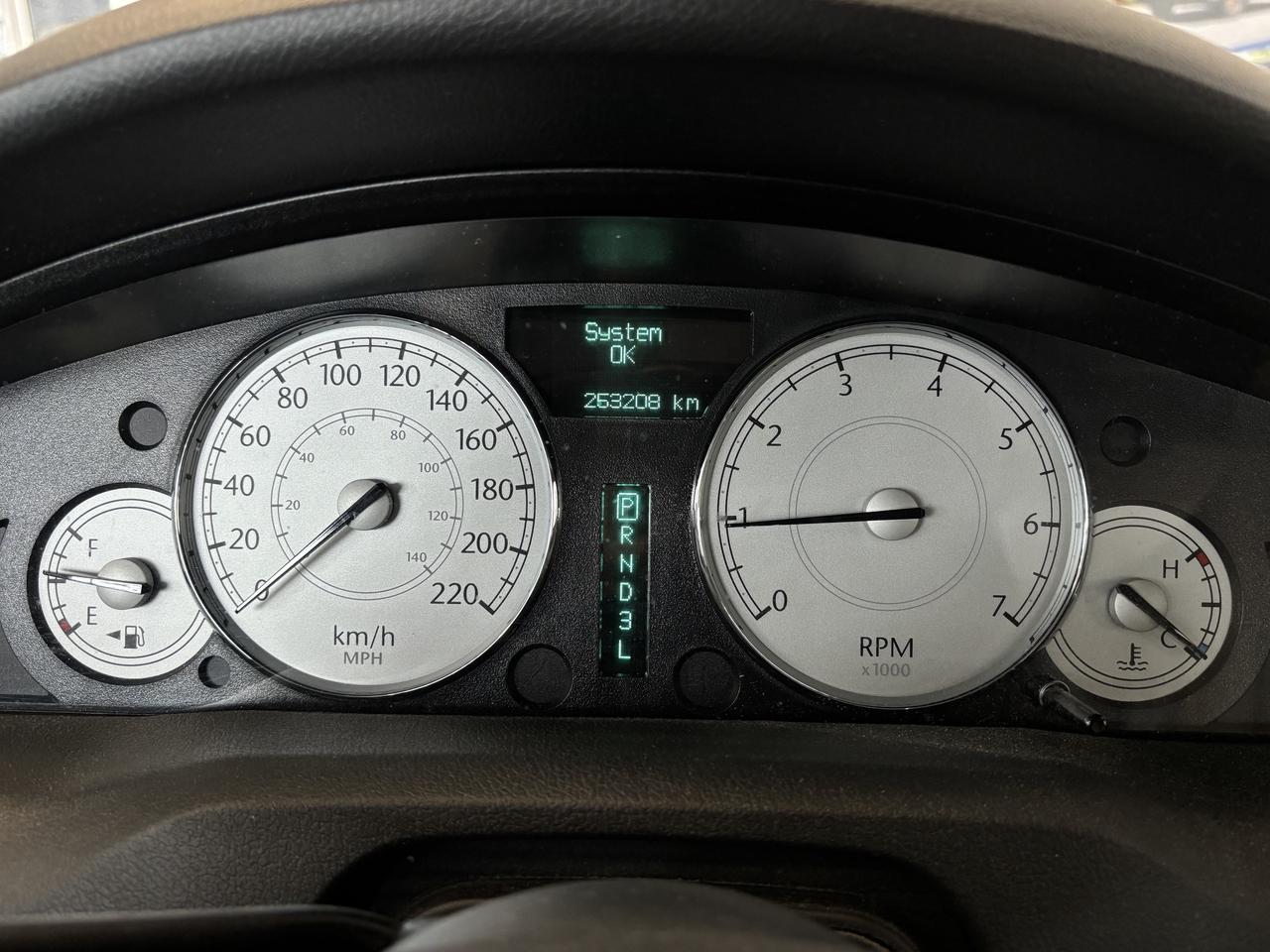 2005 Chrysler 300 RWD  CLEAN CARFAX  LEATHER  SUNROOF  HEATED SEATS Photo