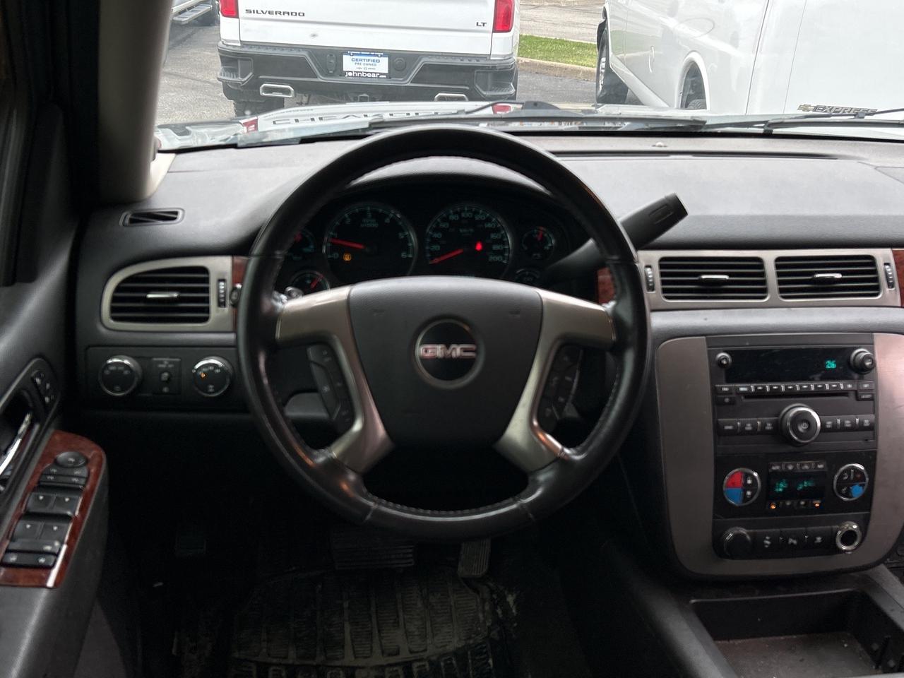 2010 GMC Yukon XL SLT Photo