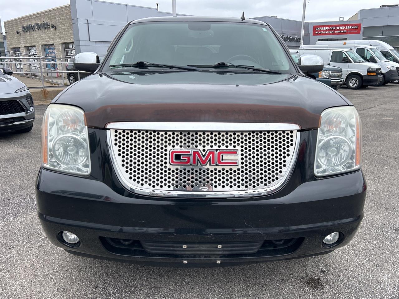 2010 GMC Yukon XL SLT Photo