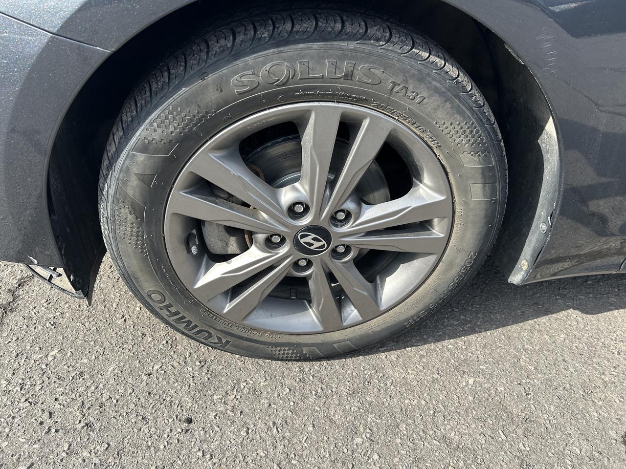 2020 Hyundai Veloster Luxury Auto Photo