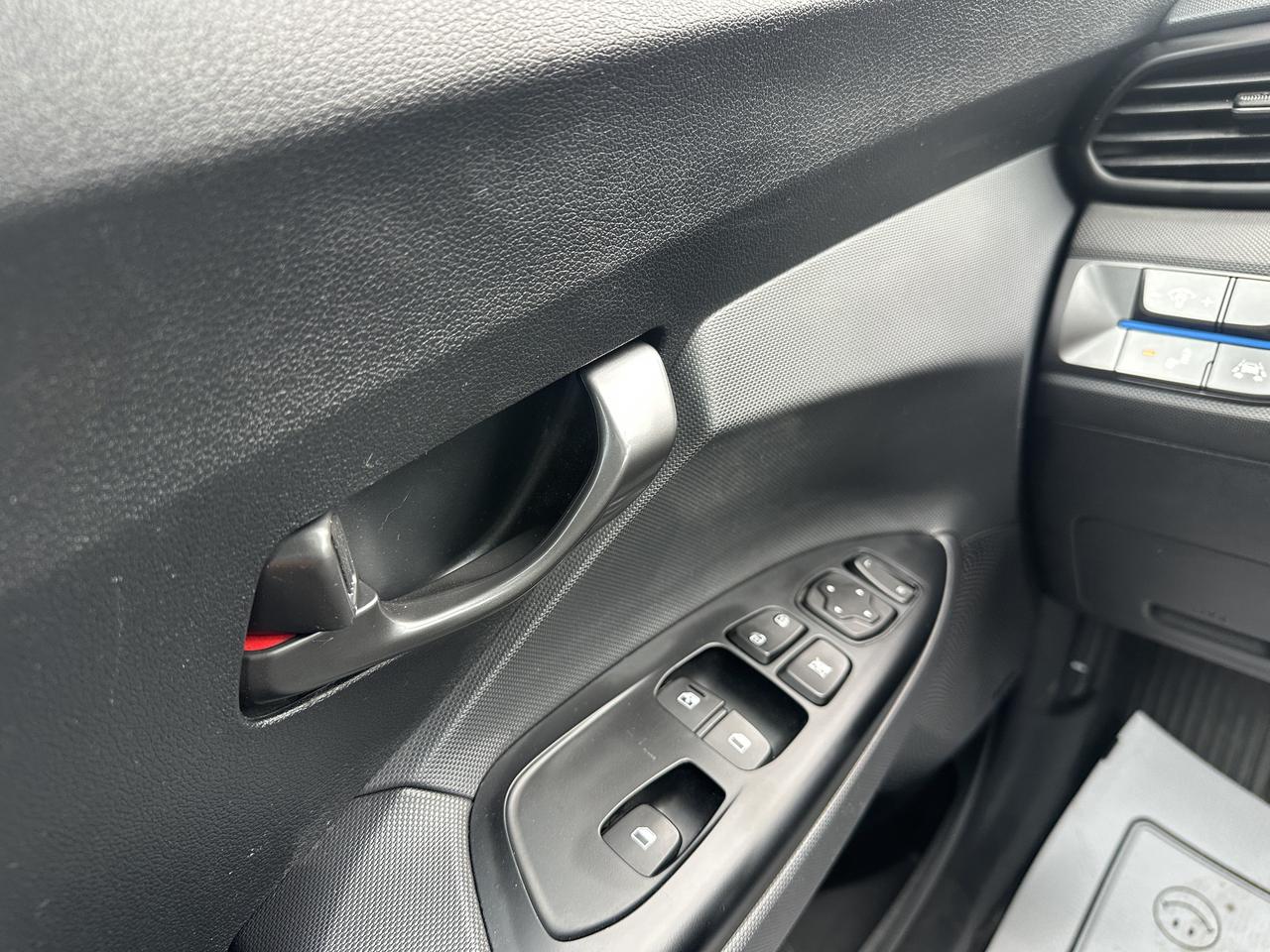 2020 Hyundai Veloster Luxury **ONE OWNER** Photo