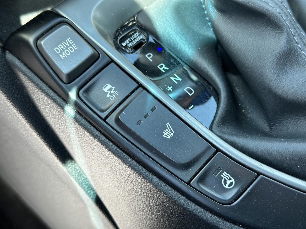 2020 Hyundai Veloster Luxury **ONE OWNER** Photo