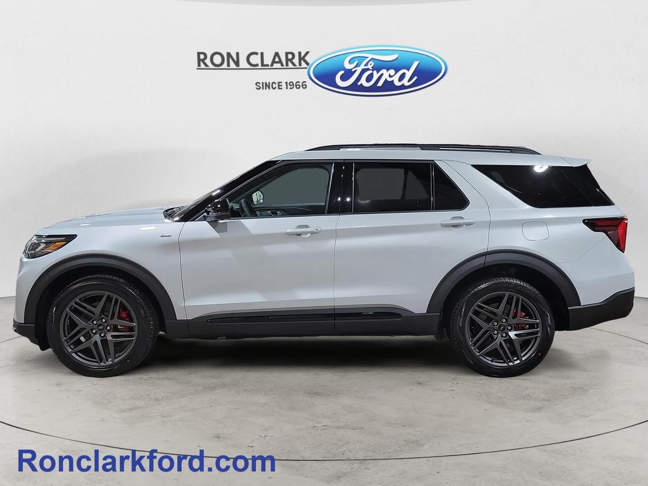 2026 Ford Explorer ST-Line 4dr 4x4 Photo3