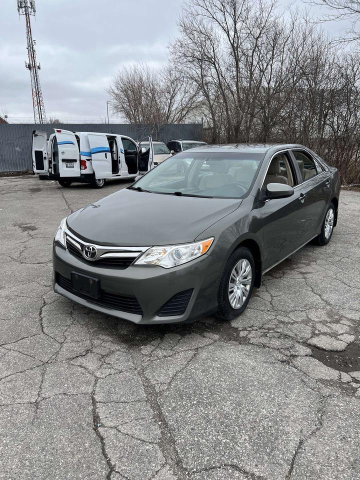 2012 Toyota Camry 4dr Sdn I4 Auto LE bluetooth ac 4 cylinder Photo1