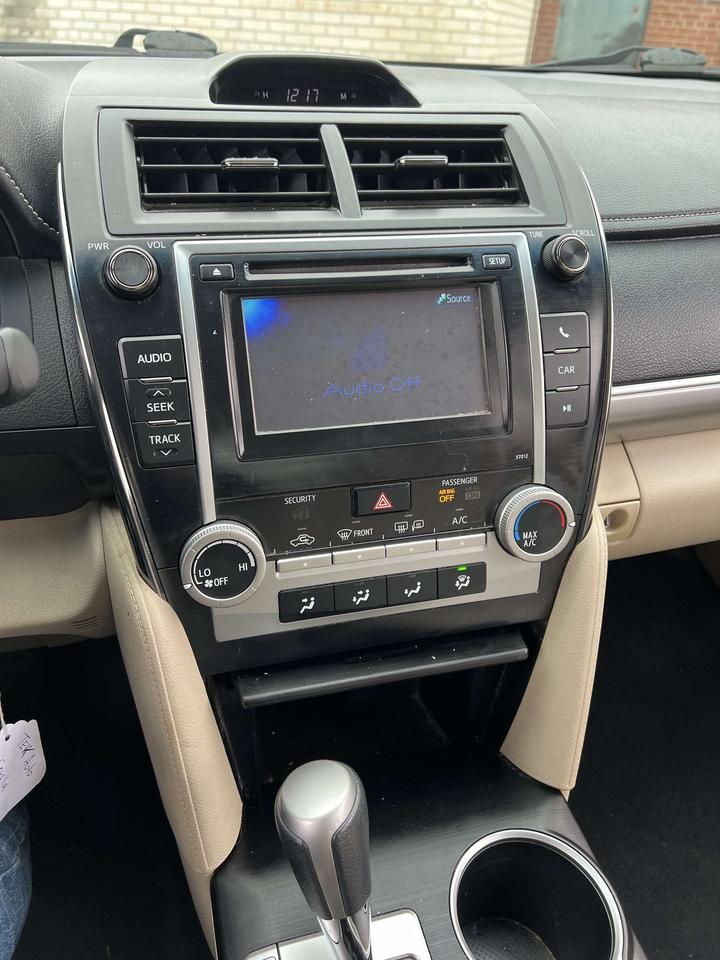 2012 Toyota Camry 4dr Sdn I4 Auto LE bluetooth ac 4 cylinder Photo