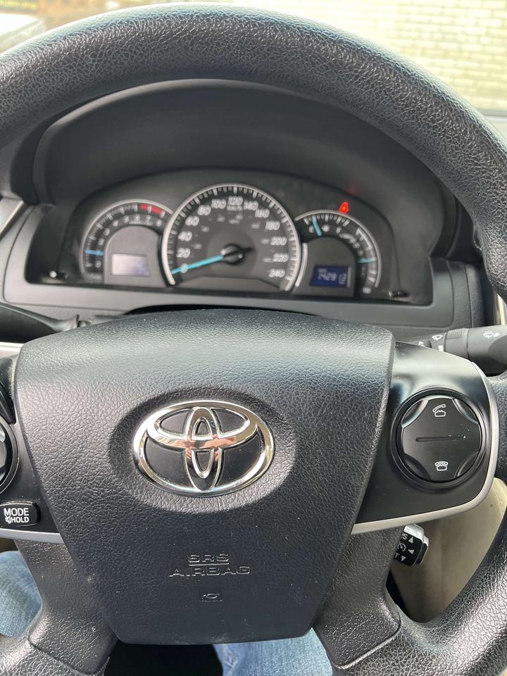 2012 Toyota Camry 4dr Sdn I4 Auto LE bluetooth ac 4 cylinder Photo