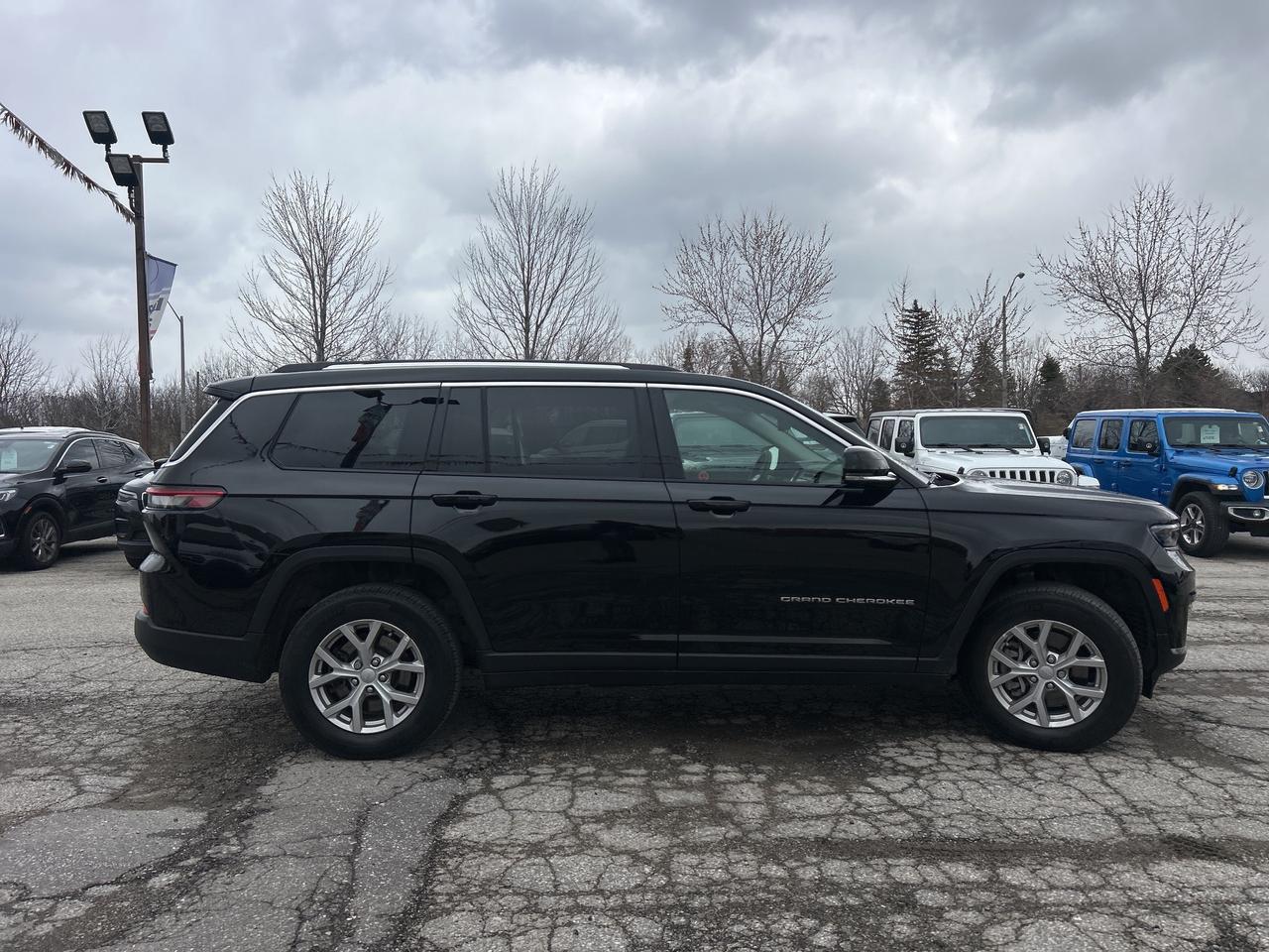 2024 Jeep Grand Cherokee L Limited w/Luxury Tech Group, Captain Chairs Photo3