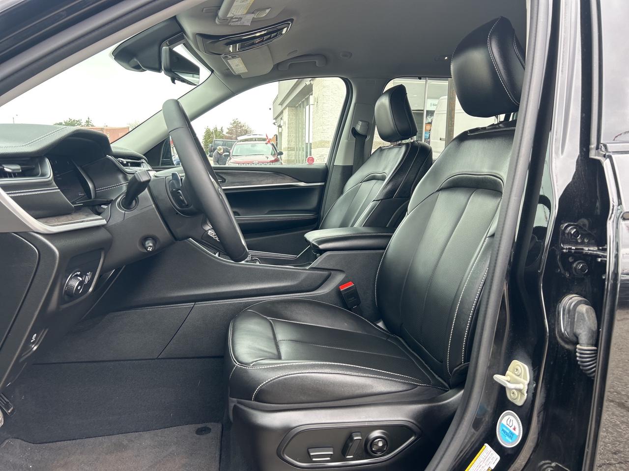 2024 Jeep Grand Cherokee L Limited w/Luxury Tech Group, Captain Chairs Photo