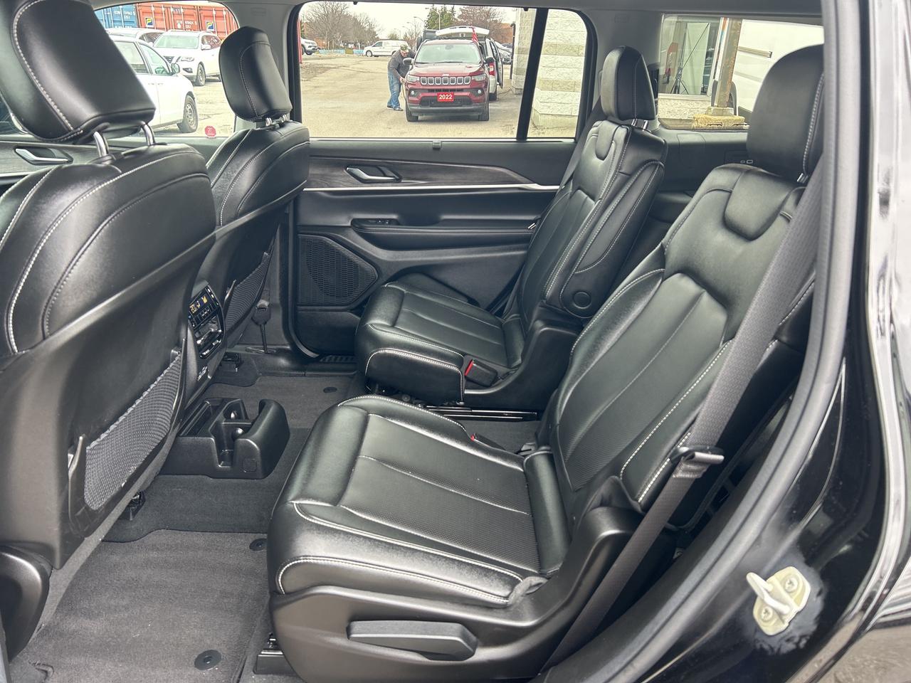 2024 Jeep Grand Cherokee L Limited w/Luxury Tech Group, Captain Chairs Photo