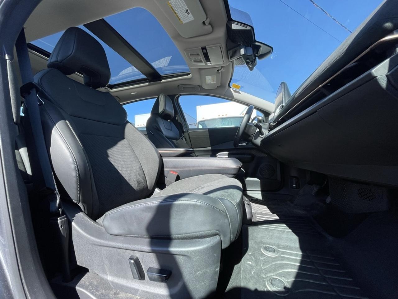 2023 Nissan Ariya PLATINUM+ e-4ORCE AWD   Fully Loaded! Clean CARFAX Photo