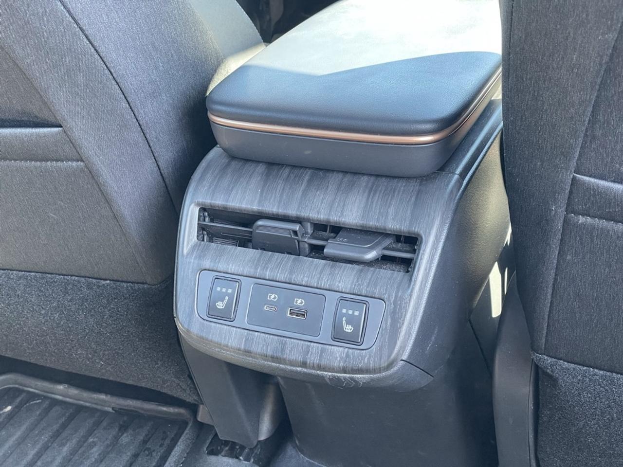 2023 Nissan Ariya PLATINUM+ e-4ORCE AWD   Fully Loaded! Clean CARFAX Photo