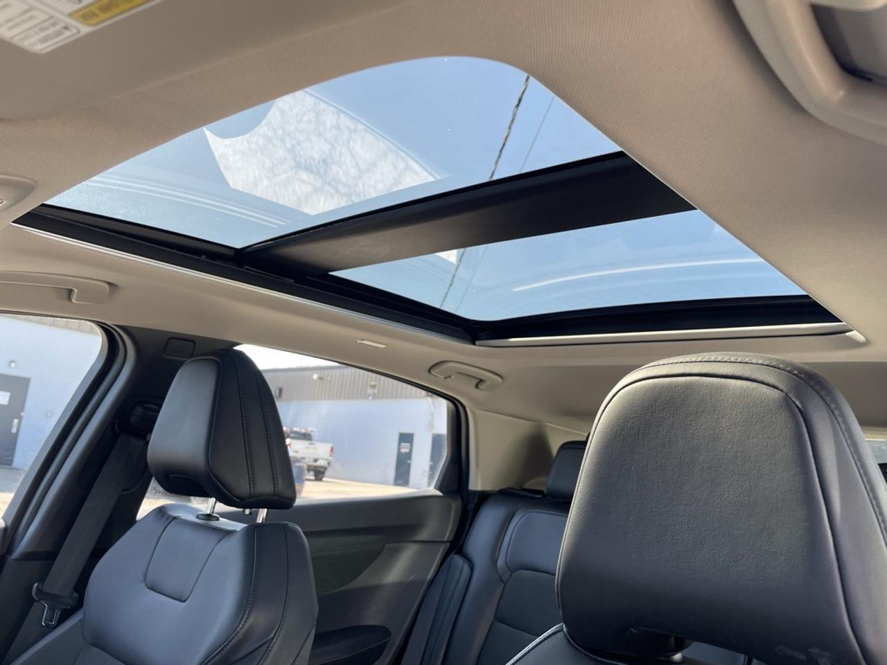 2023 Nissan Ariya PLATINUM+ e-4ORCE AWD   Fully Loaded! Clean CARFAX Photo