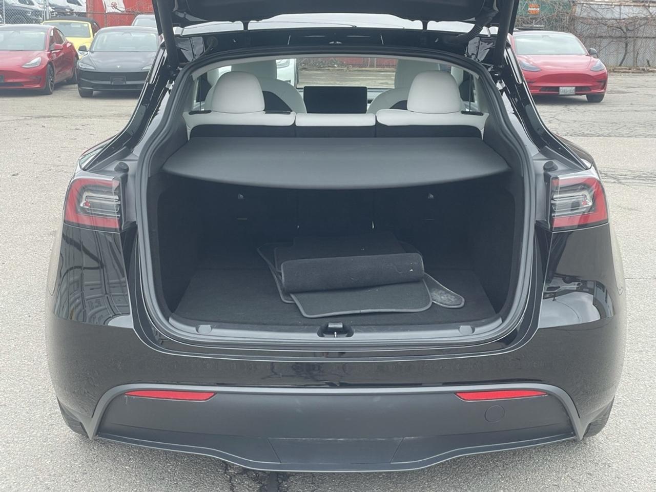 2023 Tesla Model Y Performance AWD   White Interior! Clean! Photo