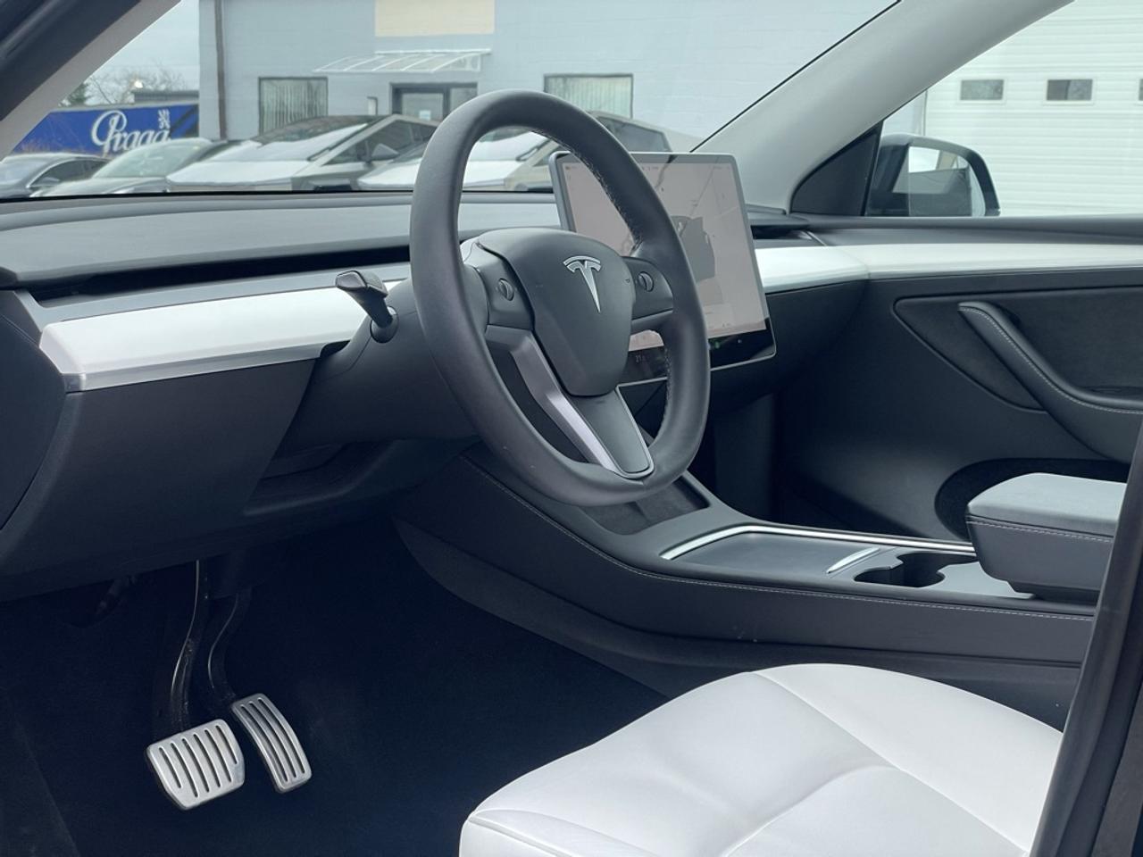 2023 Tesla Model Y Performance AWD   White Interior! Clean! Photo