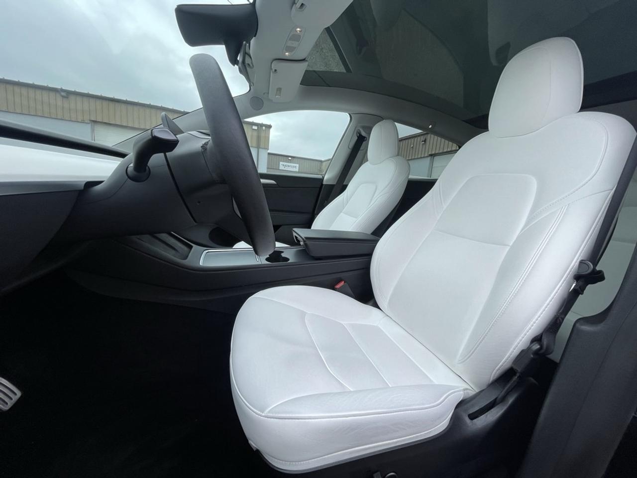 2023 Tesla Model Y Performance AWD   White Interior! Clean! Photo