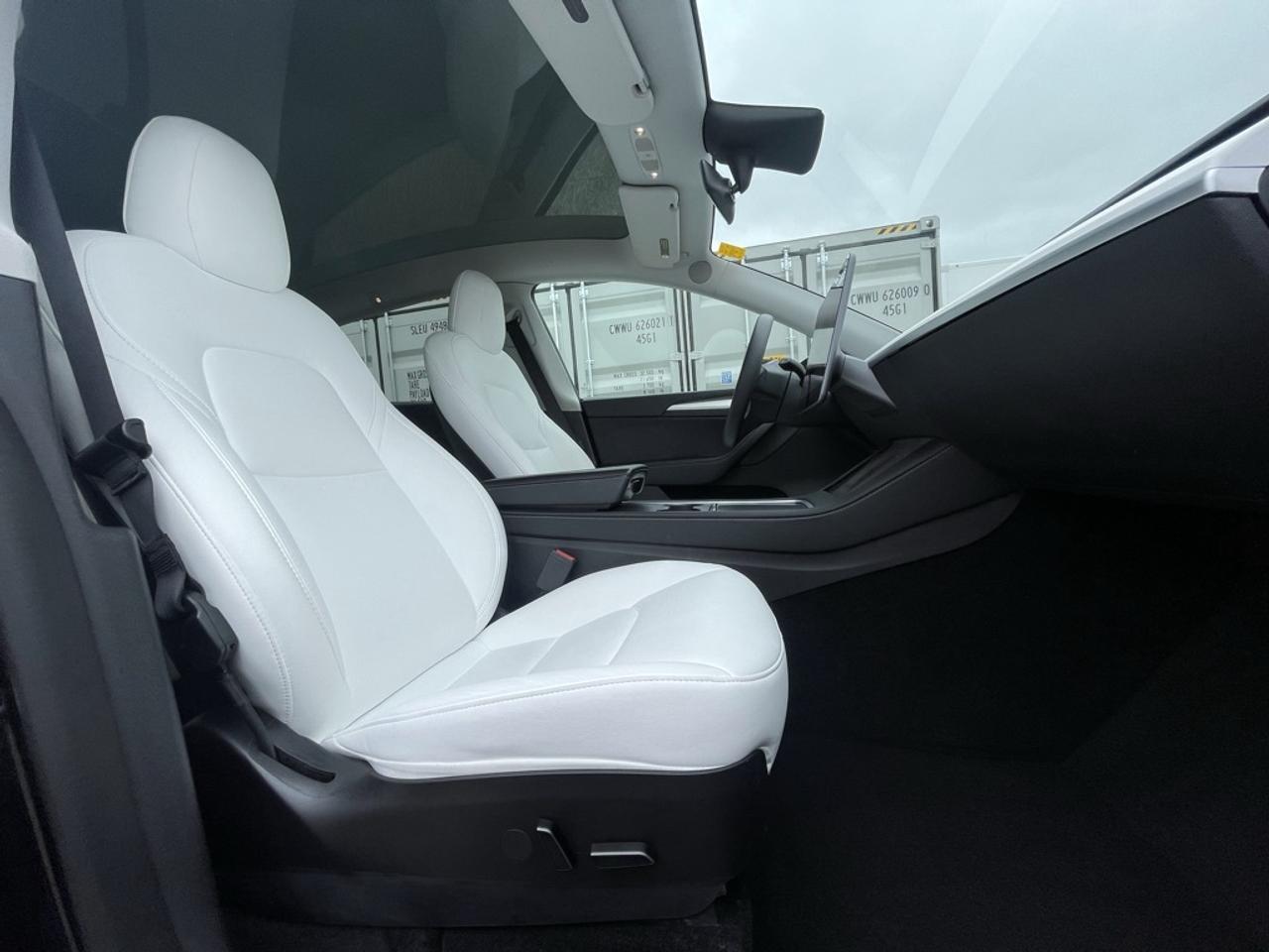 2023 Tesla Model Y Performance AWD   White Interior! Clean! Photo