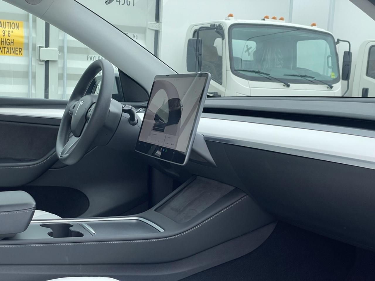 2023 Tesla Model Y Performance AWD   White Interior! Clean! Photo