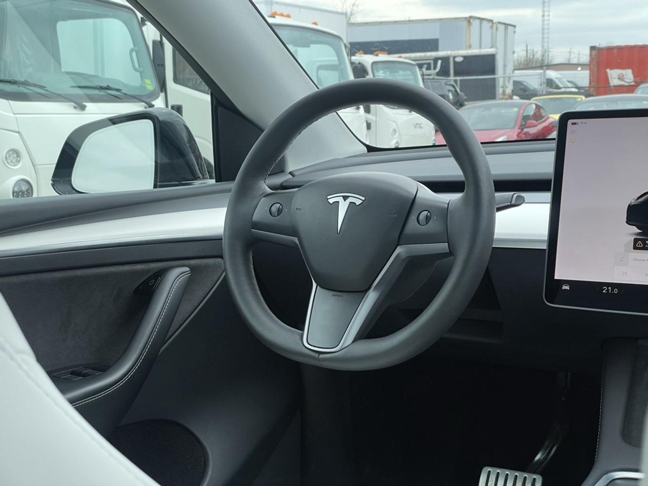 2023 Tesla Model Y Performance AWD   White Interior! Clean! Photo
