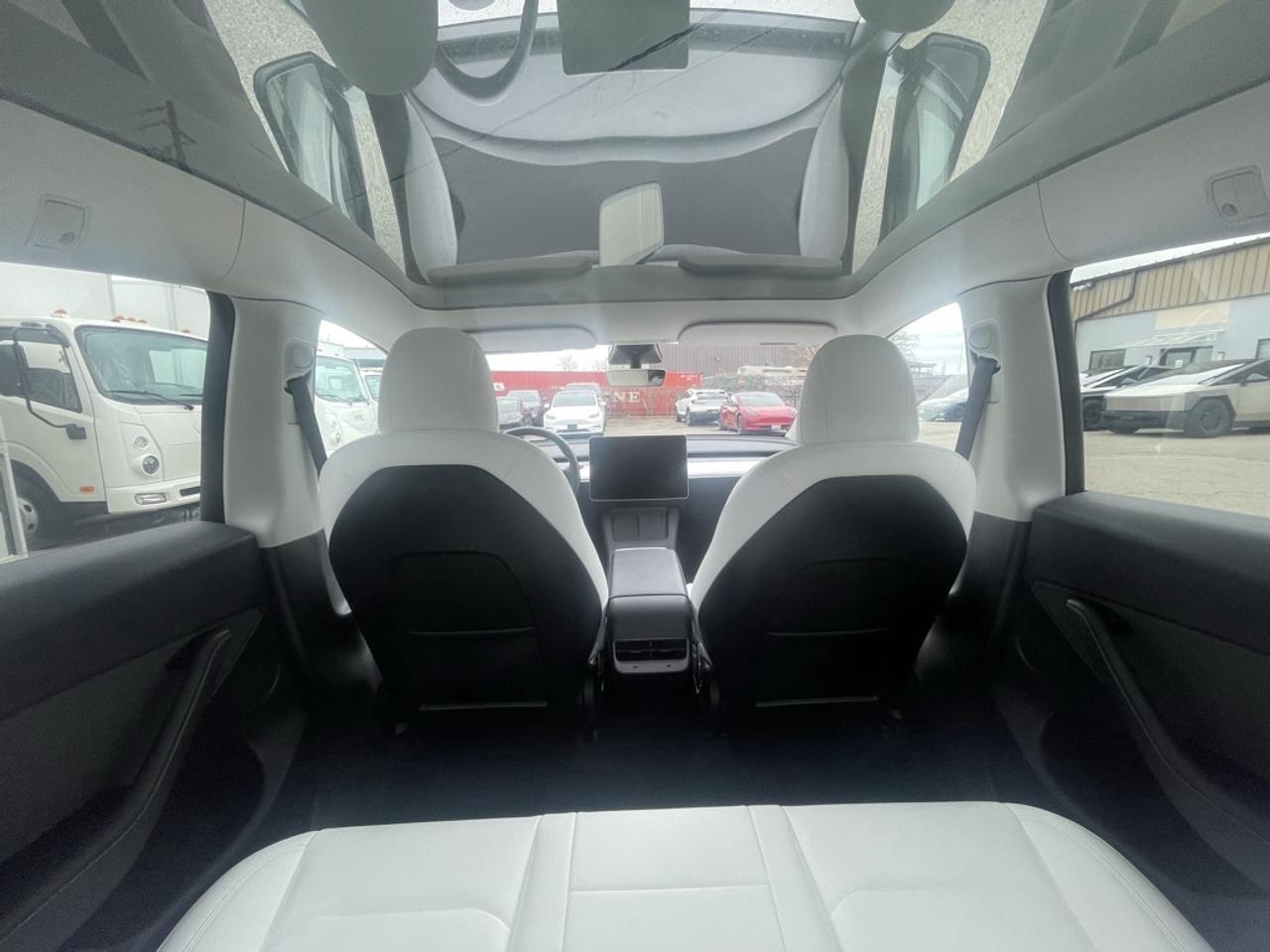 2023 Tesla Model Y Performance AWD   White Interior! Clean! Photo