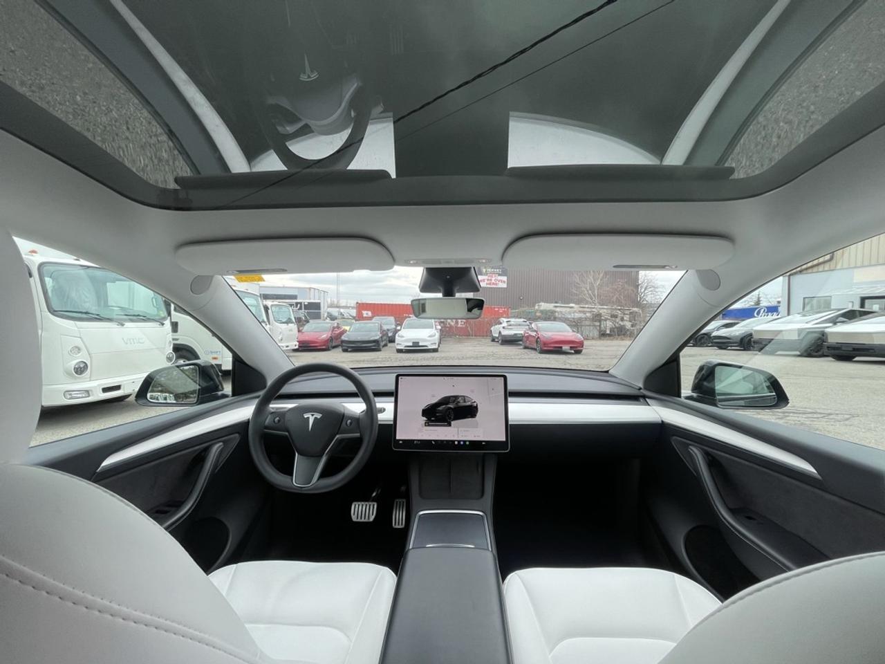 2023 Tesla Model Y Performance AWD   White Interior! Clean! Photo