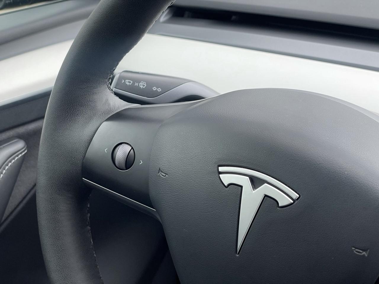2023 Tesla Model Y Performance AWD   White Interior! Clean! Photo