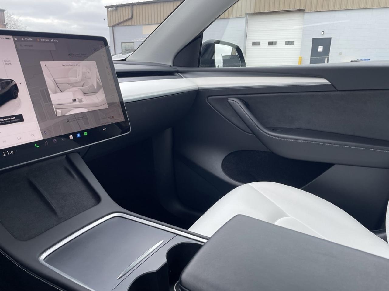 2023 Tesla Model Y Performance AWD   White Interior! Clean! Photo
