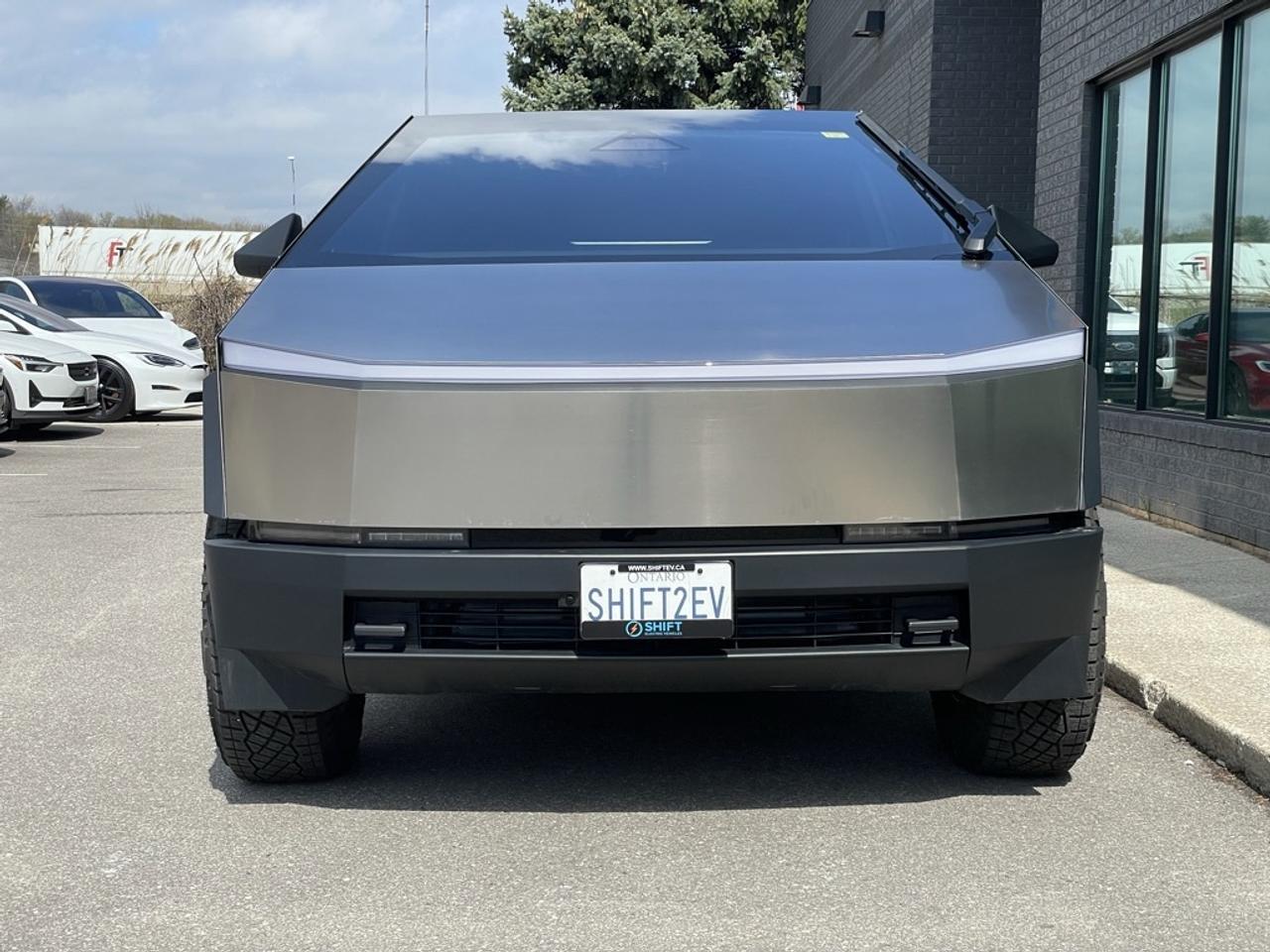 2025 Tesla Cybertruck CyberBEAST AWD   1 Owner! Low Mileage! Photo4