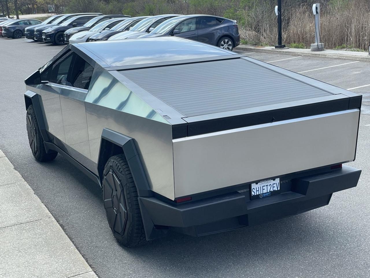 2025 Tesla Cybertruck CyberBEAST AWD   1 Owner! Low Mileage! Photo