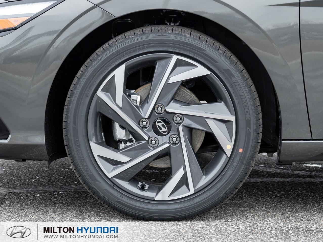 2026 Hyundai Elantra HEV Luxury 4dr Sedan Photo3